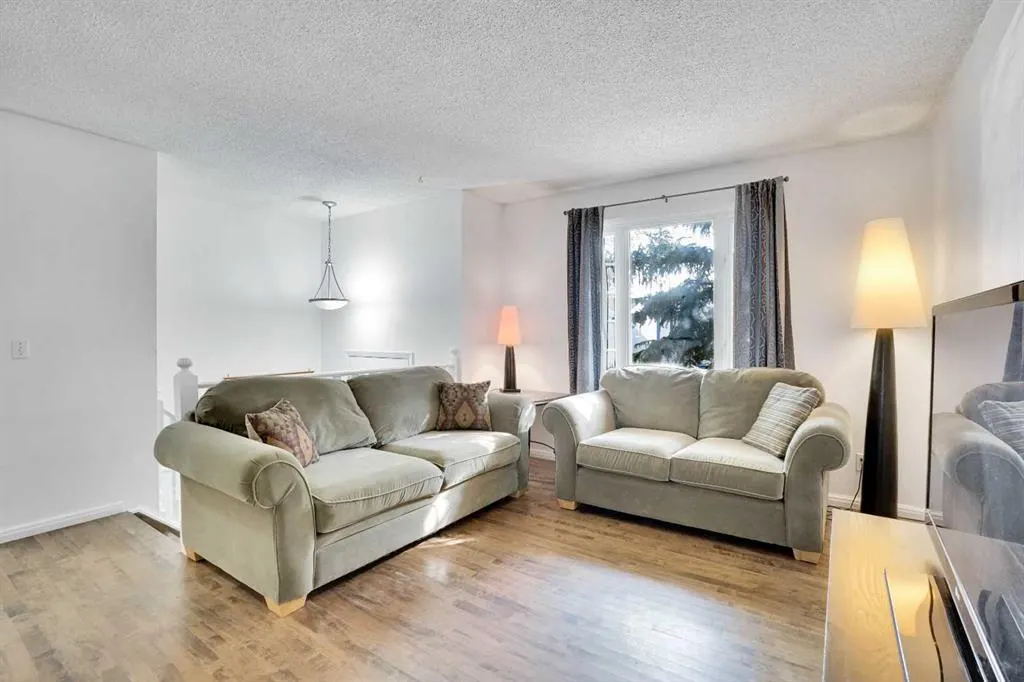 97 Alpine Crescent SE