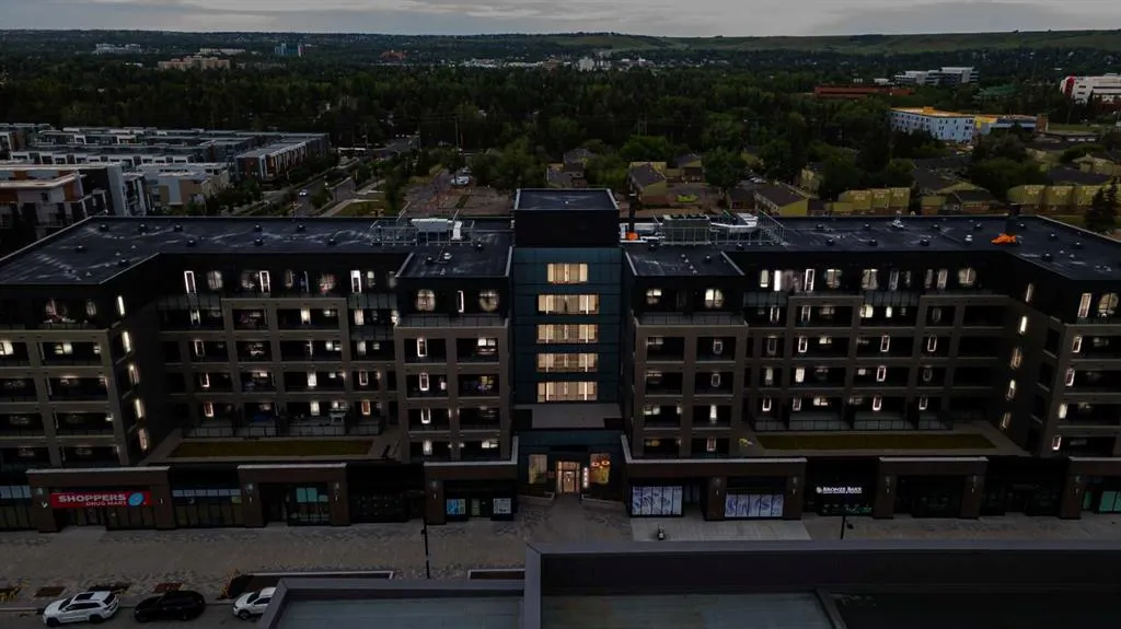 3932 University Avenue NW, #424