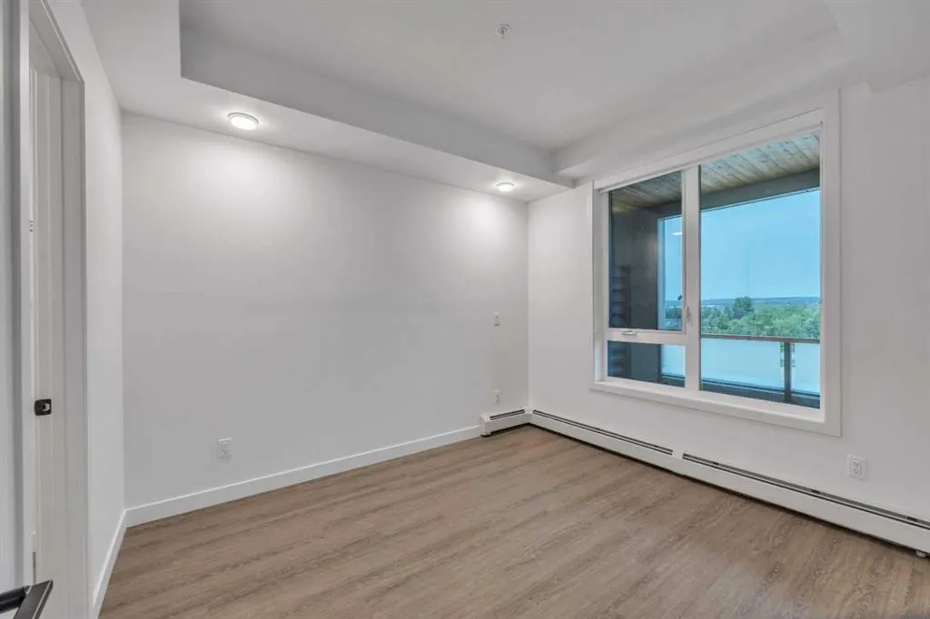 3932 University Avenue NW, #424