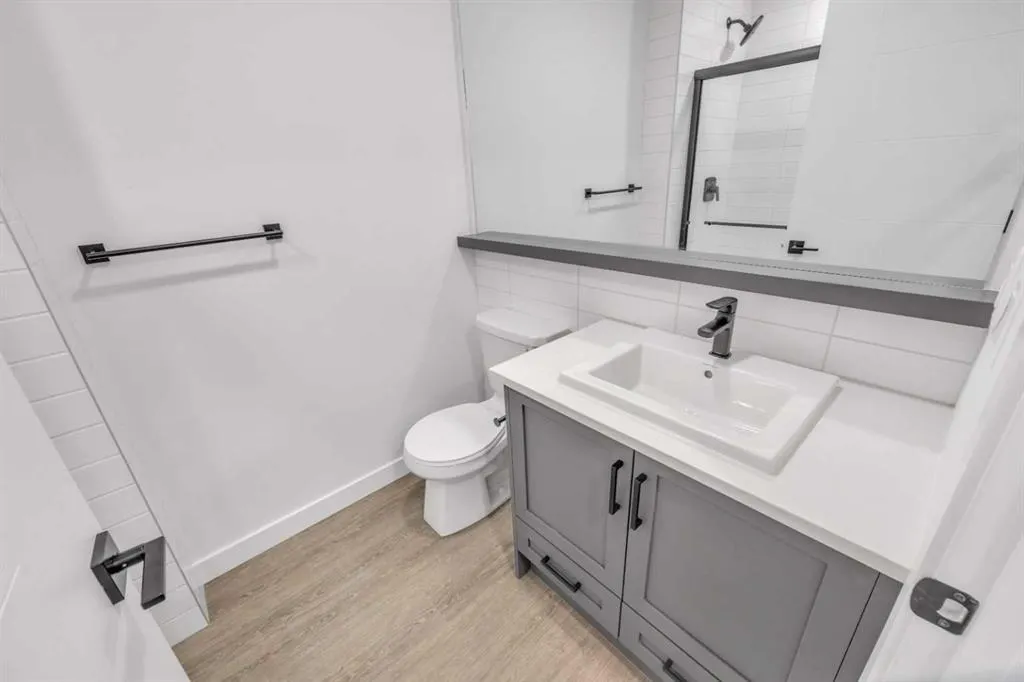 3932 University Avenue NW, #424