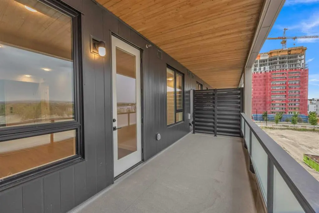 3932 University Avenue NW, #424