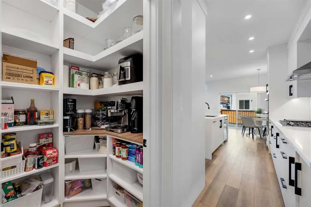 28 Carringvue Passage NW