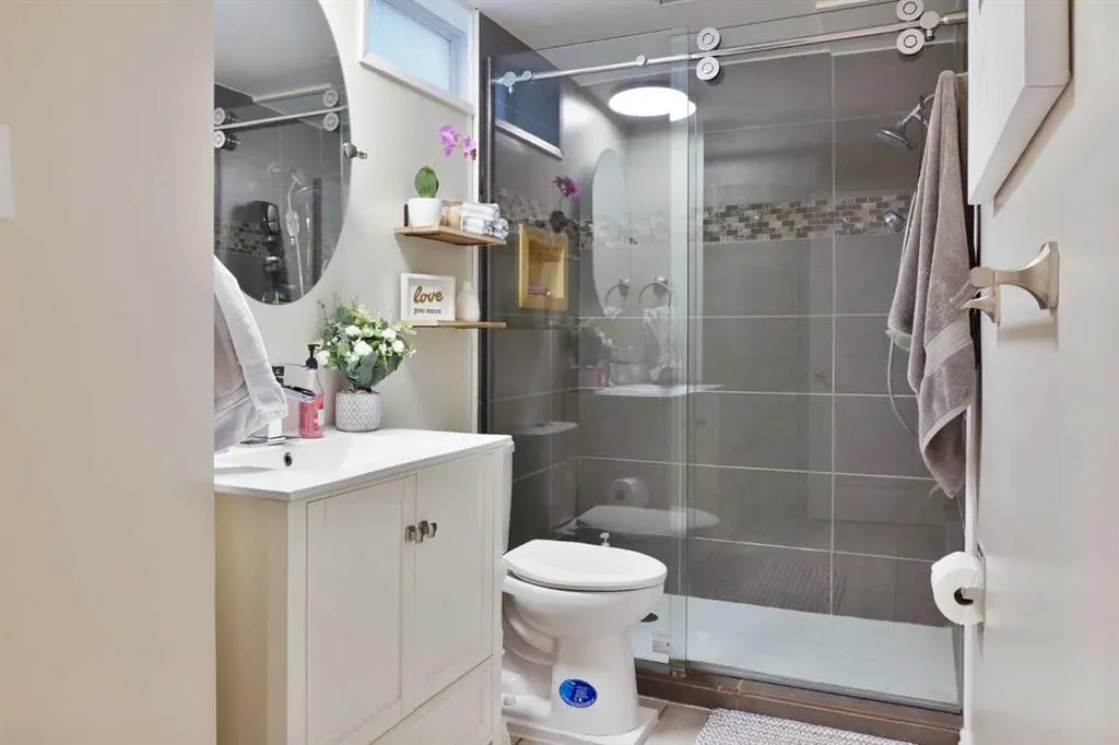 15 Sheridan Place W