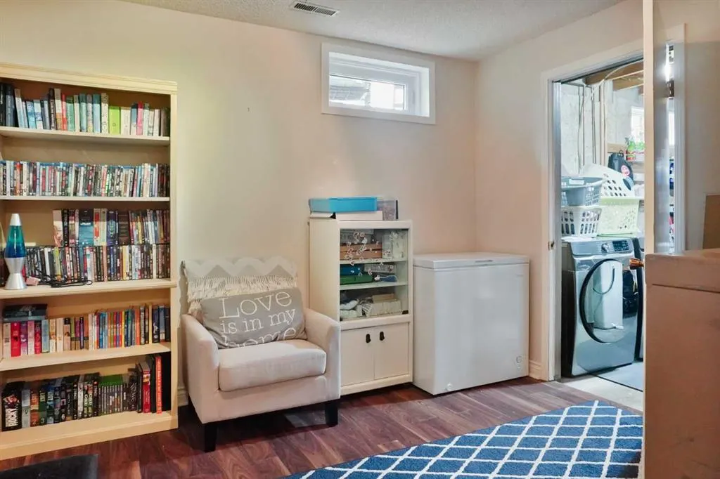 15 Sheridan Place W