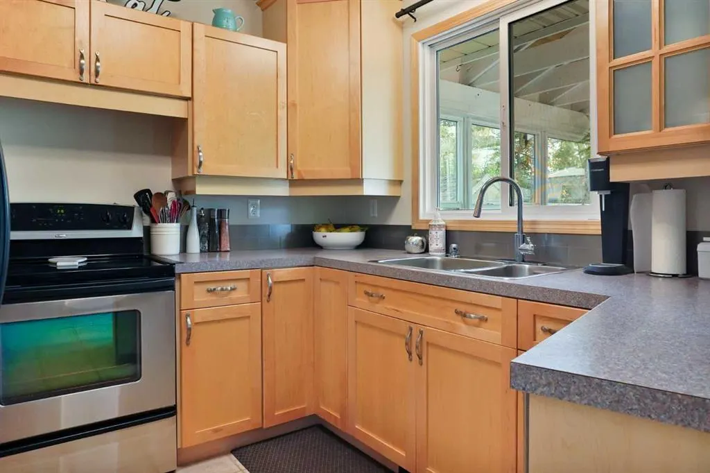 15 Sheridan Place W