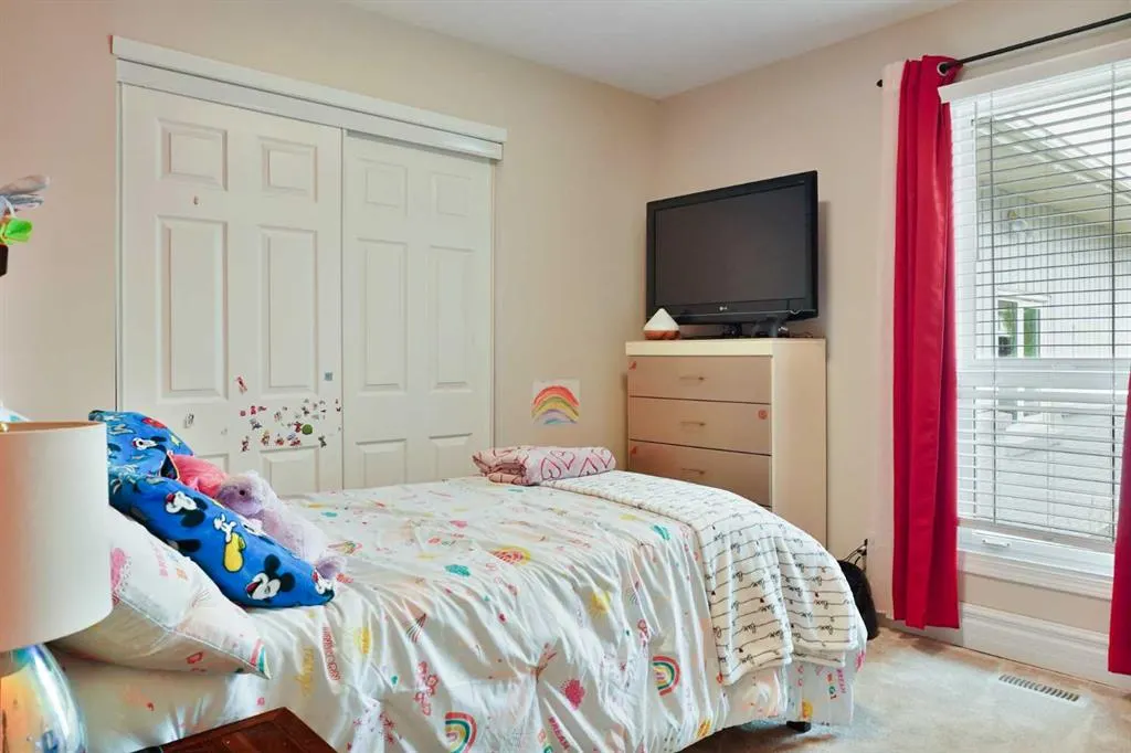 15 Sheridan Place W