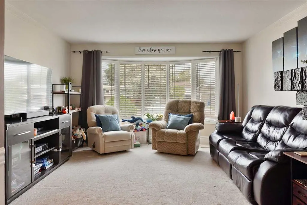 15 Sheridan Place W