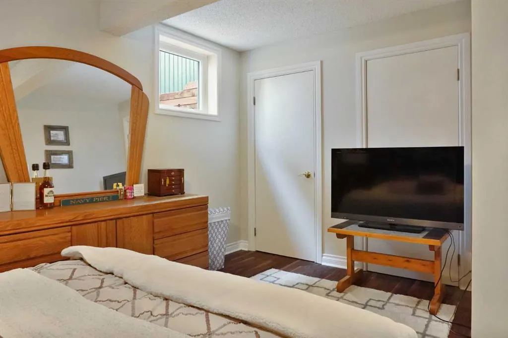 15 Sheridan Place W