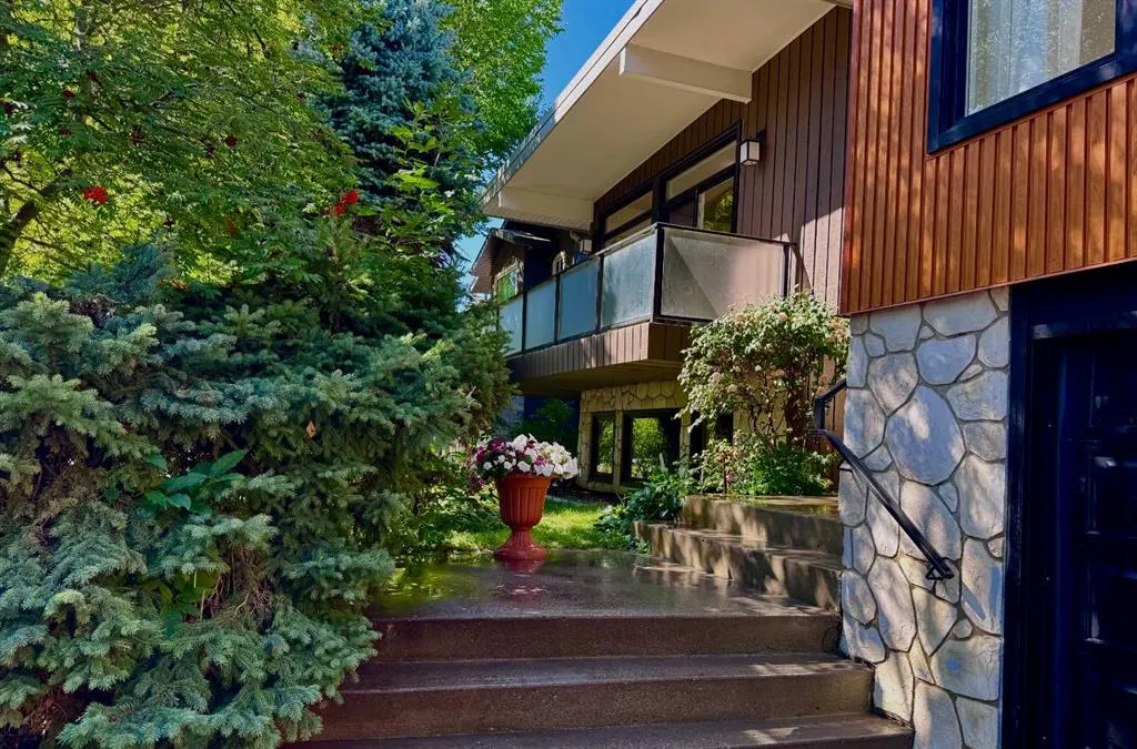 2332 Uxbridge Drive NW