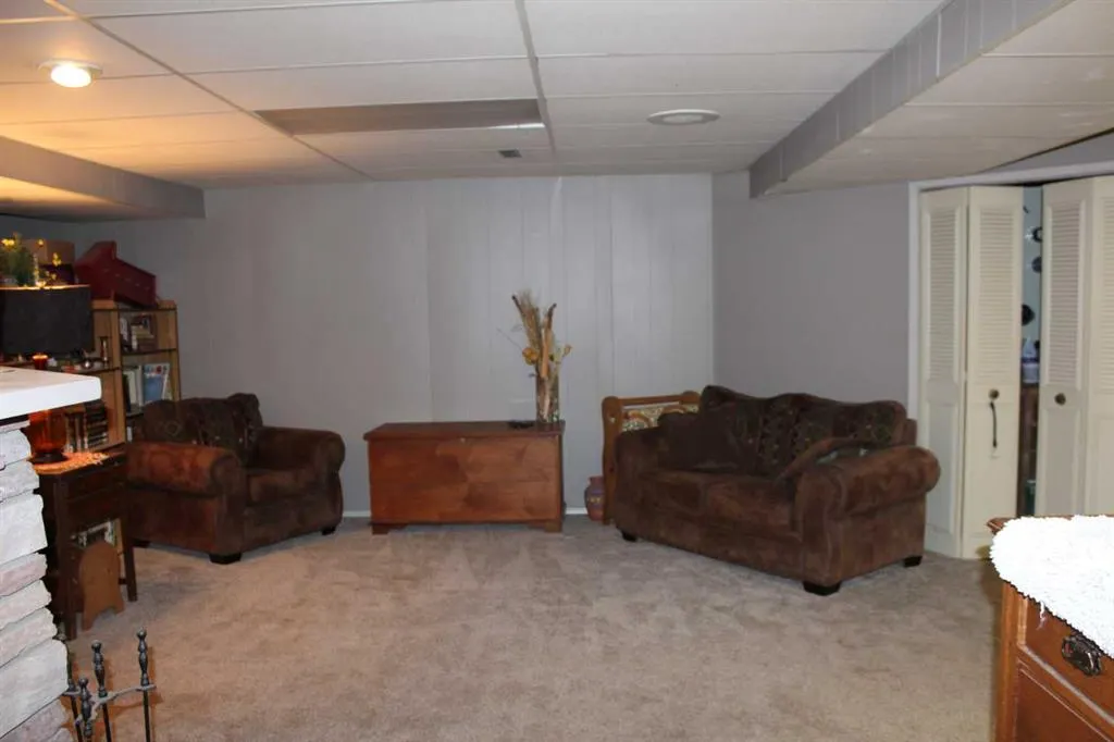 228 2 Street N