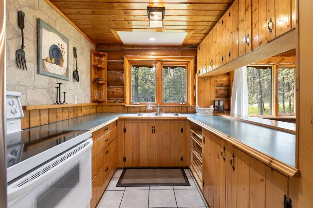 Unit 4 29415 Range Road 52