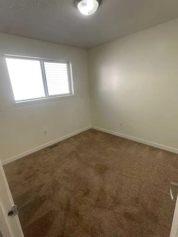 320 Tartan Circle W