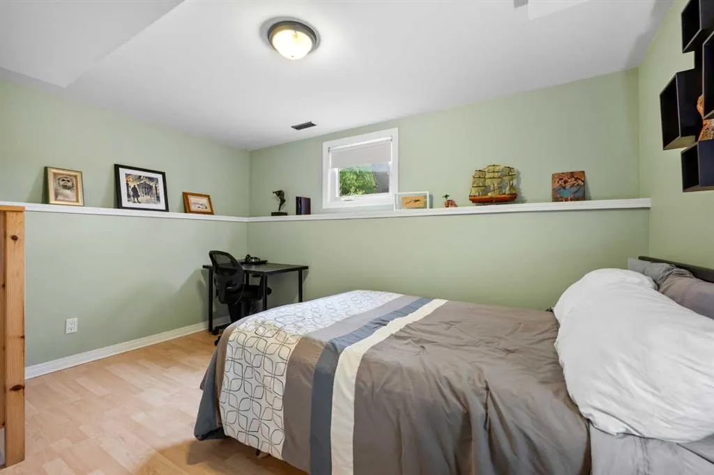 489 Lake Ontario Place SE
