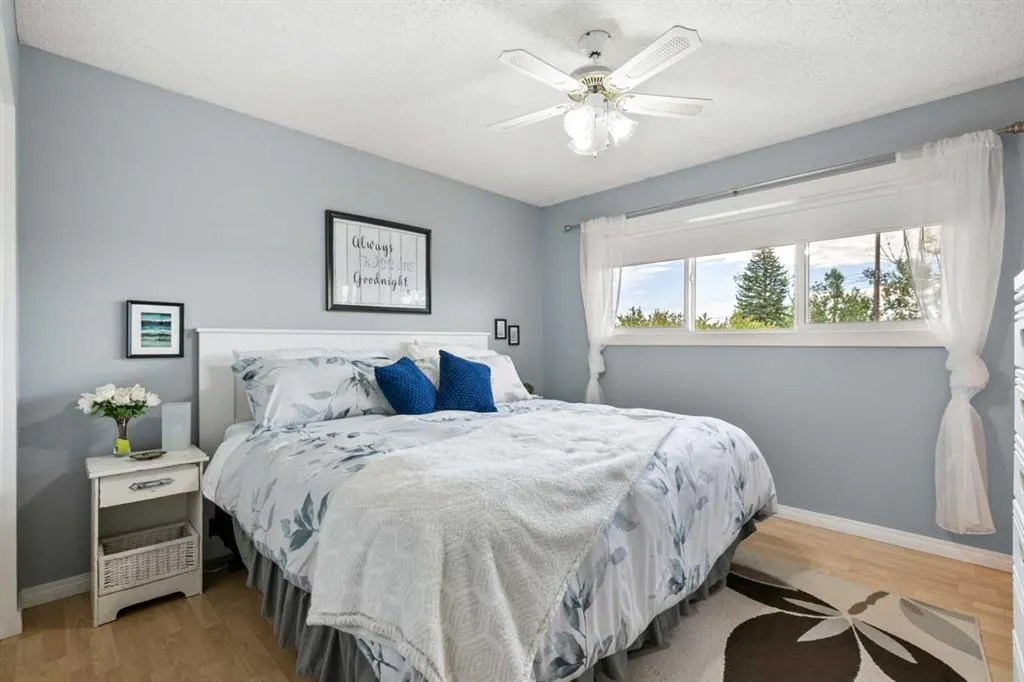 489 Lake Ontario Place SE