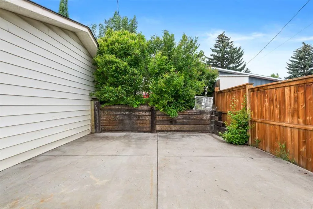 489 Lake Ontario Place SE