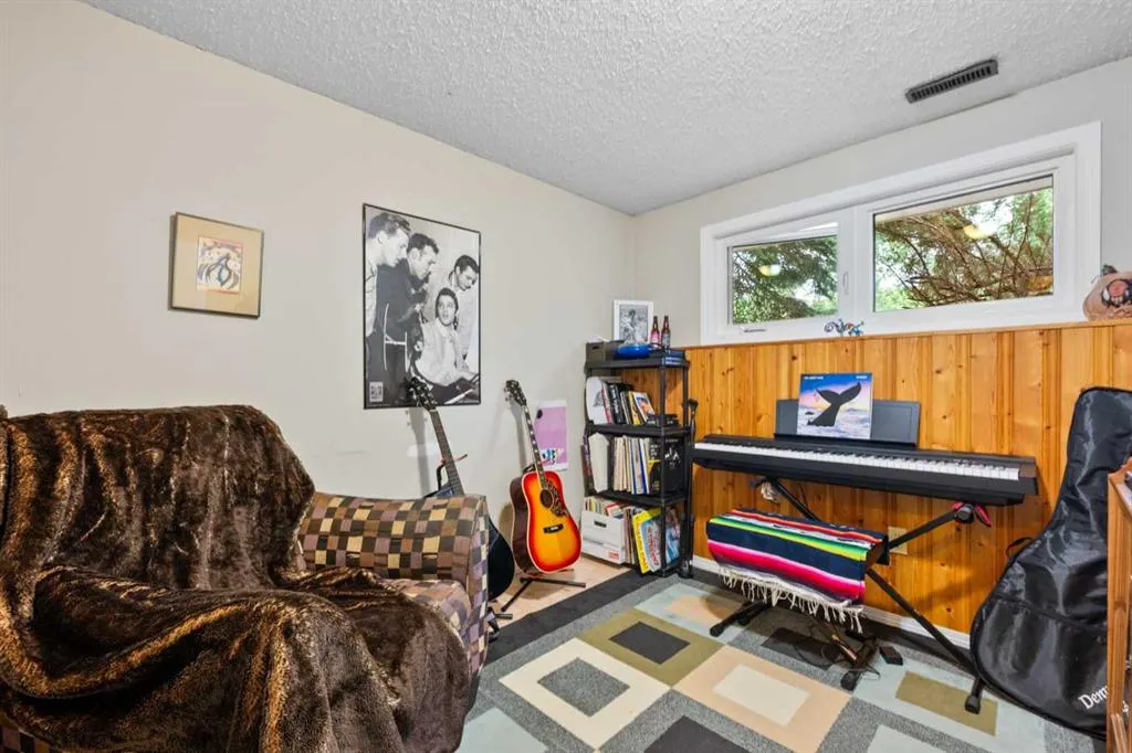 489 Lake Ontario Place SE