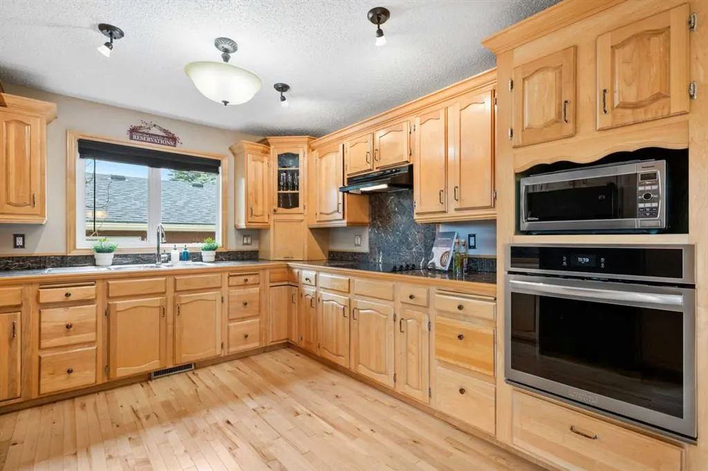 489 Lake Ontario Place SE