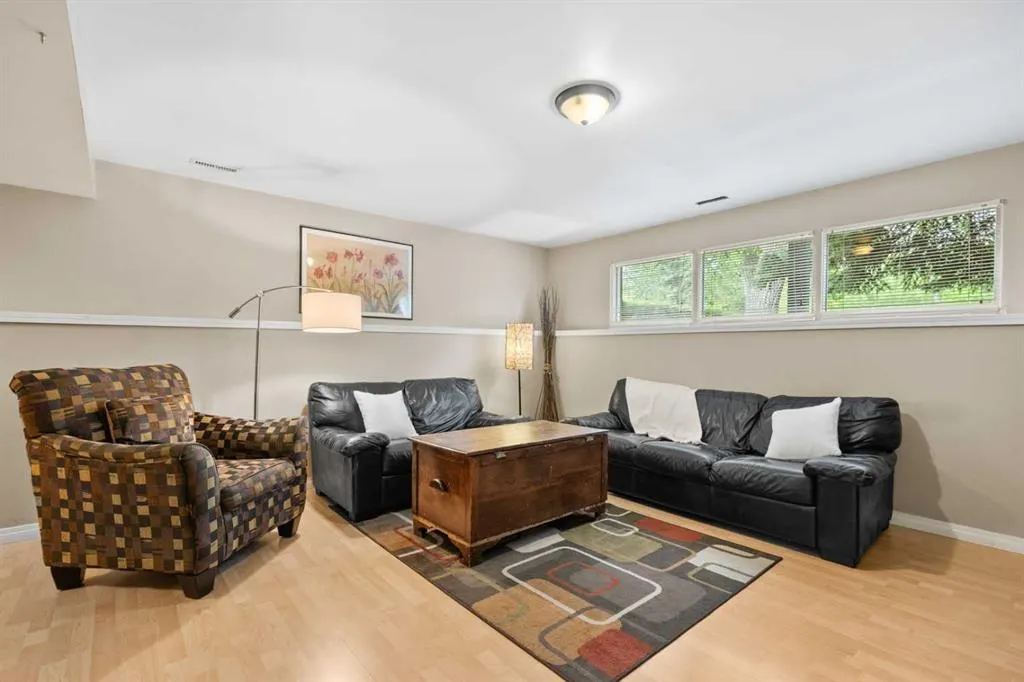 489 Lake Ontario Place SE