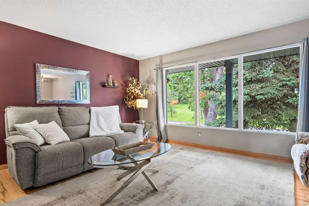 489 Lake Ontario Place SE