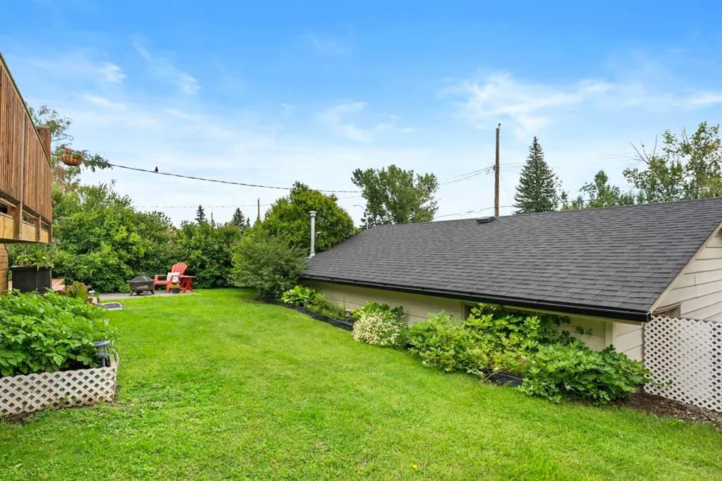 489 Lake Ontario Place SE