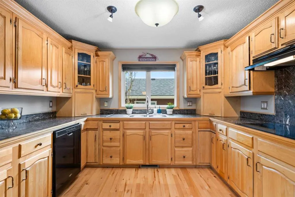 489 Lake Ontario Place SE