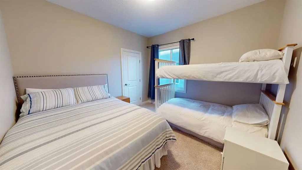 230 Mahogany Place SE