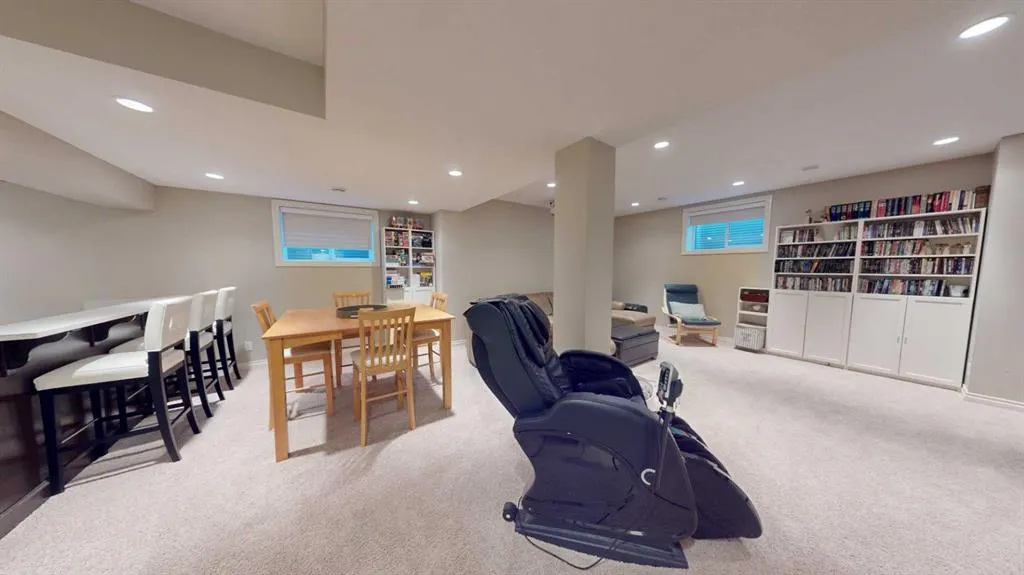 230 Mahogany Place SE