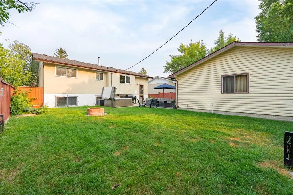 143 Manora Drive NE