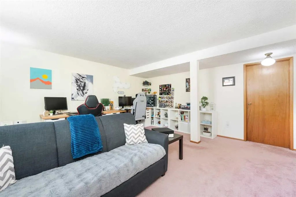 143 Manora Drive NE