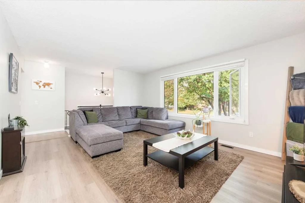 143 Manora Drive NE