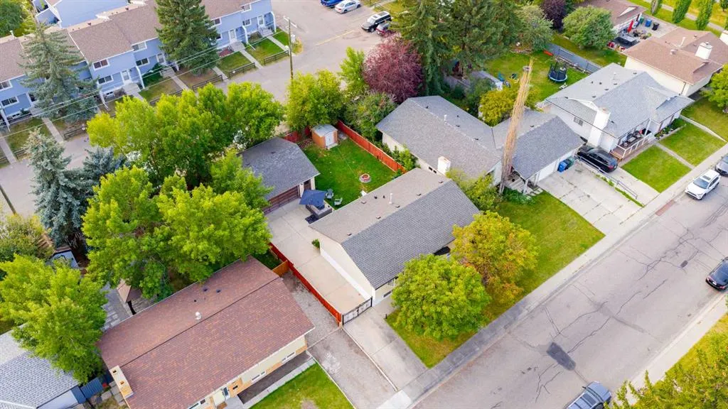 143 Manora Drive NE