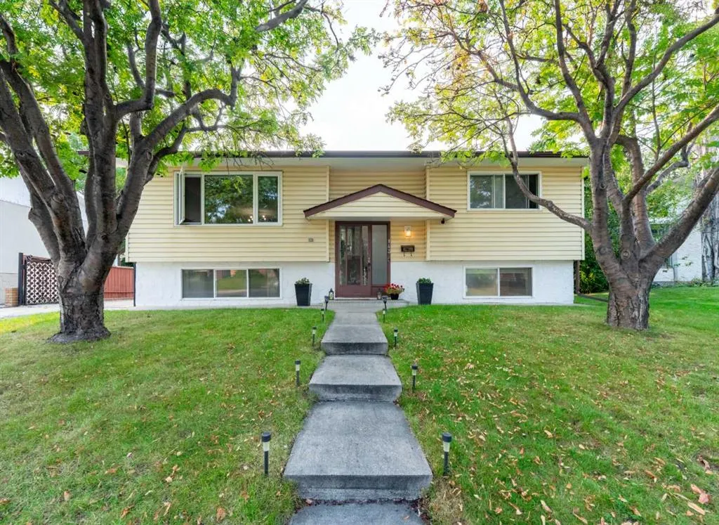 143 Manora Drive NE