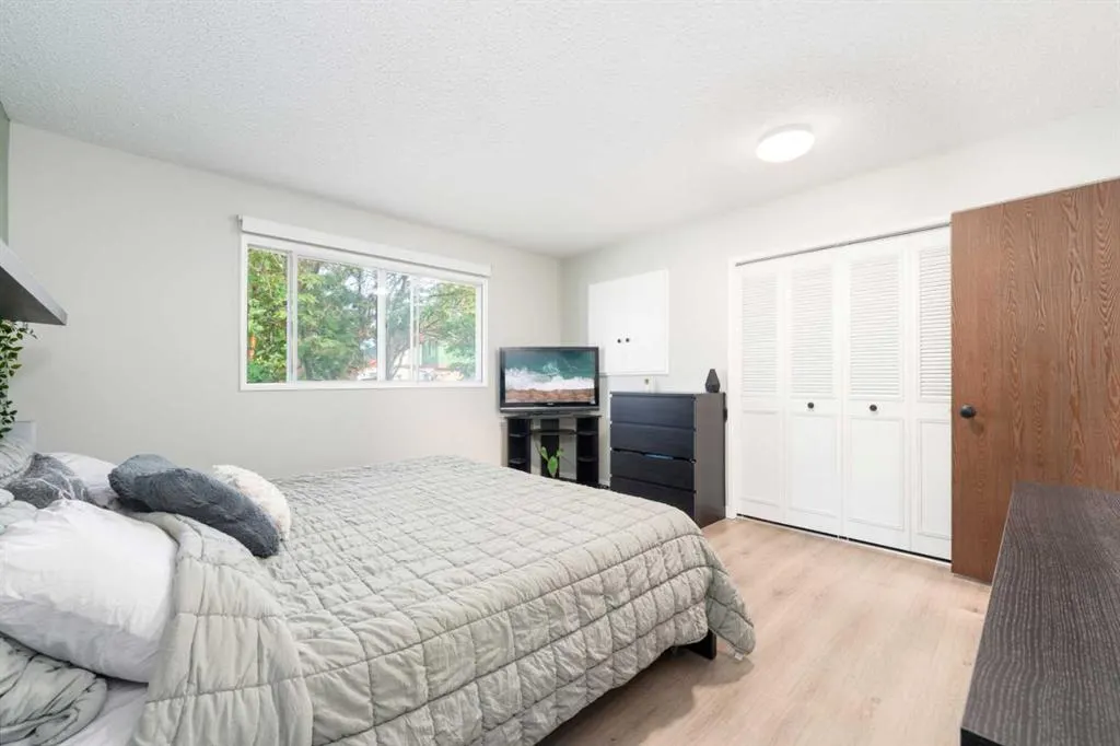 143 Manora Drive NE