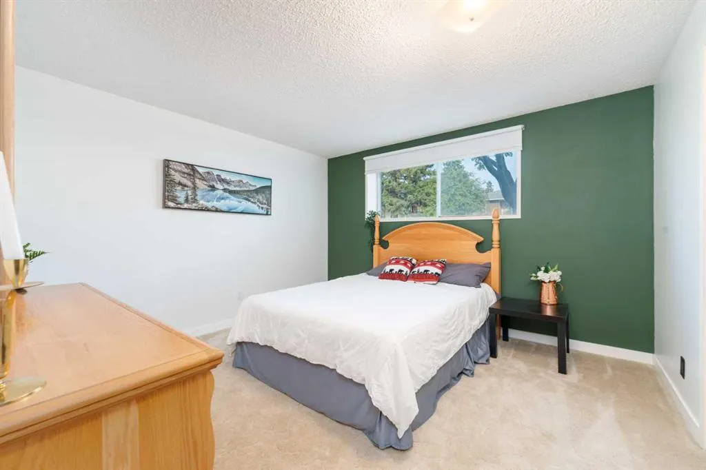 143 Manora Drive NE