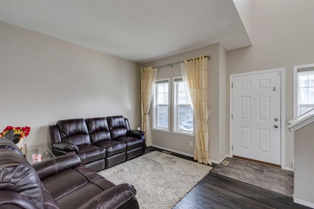 289 Skyview Ranch Boulevard NE