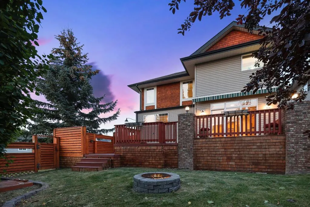 7 Crestmont Drive SW