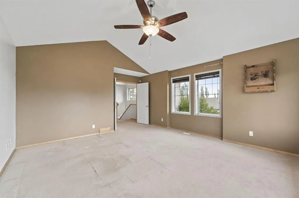 7 Crestmont Drive SW