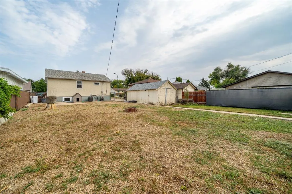 316 2 Street SE