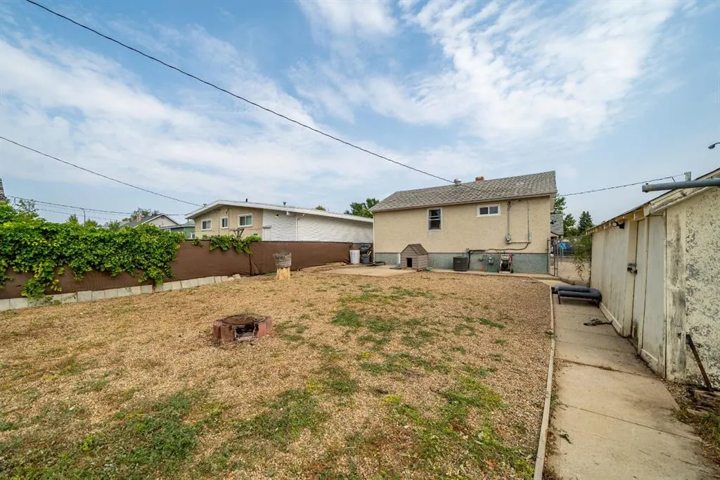 316 2 Street SE
