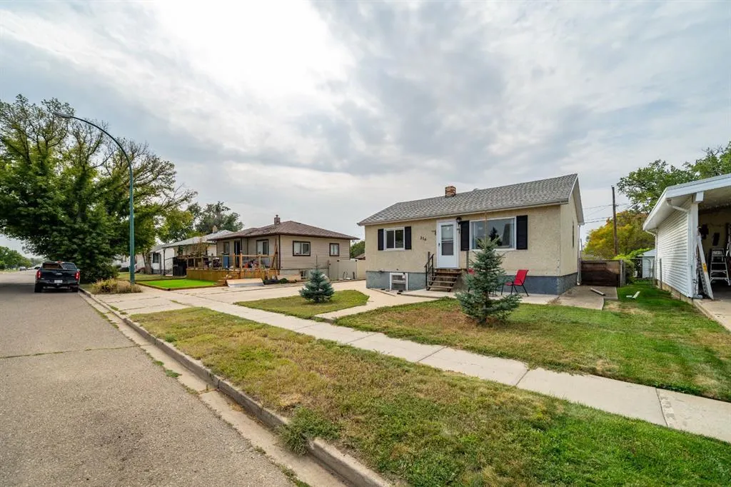 316 2 Street SE