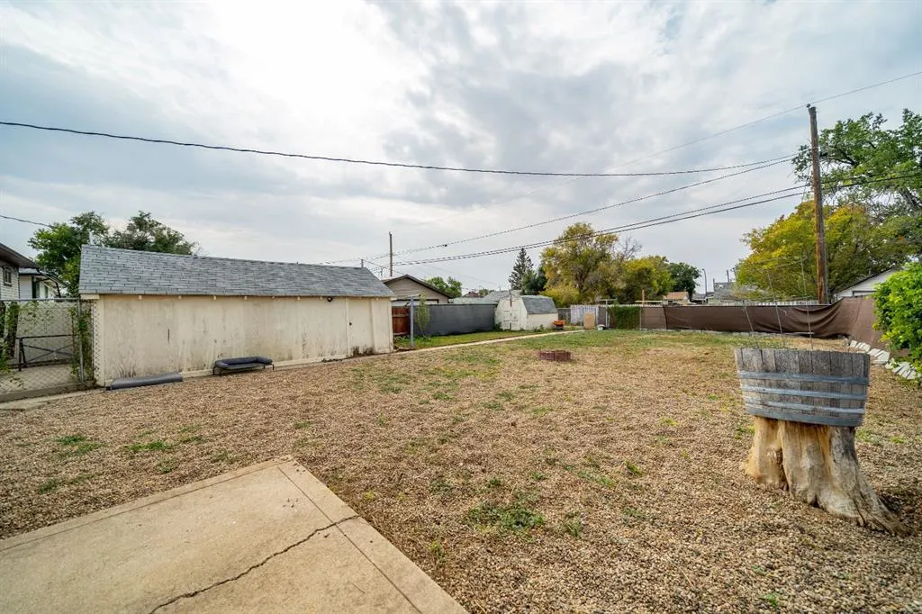 316 2 Street SE