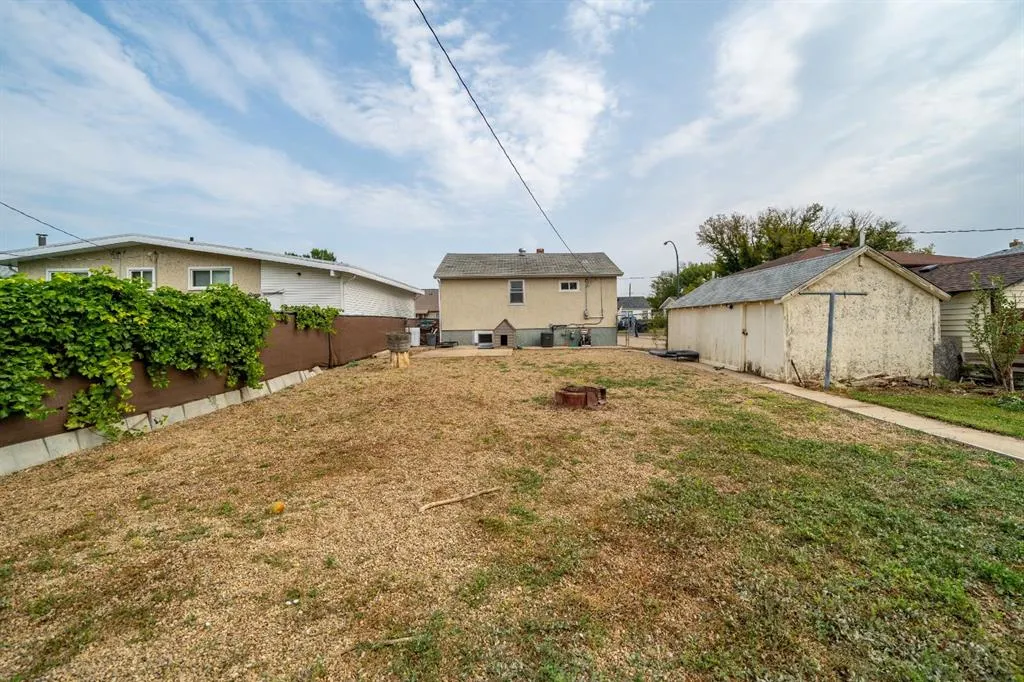 316 2 Street SE