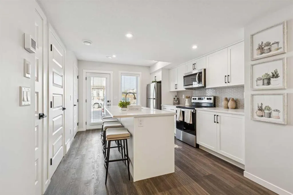 135 Mahogany Parade SE, #703