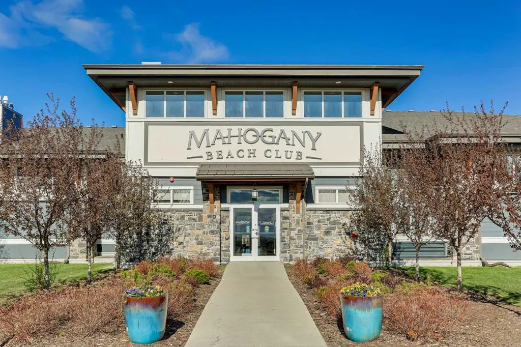 135 Mahogany Parade SE, #703