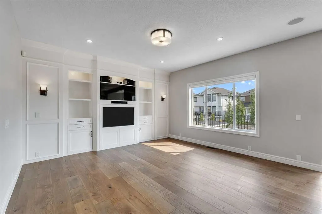 202 Coral Reef Manor NE