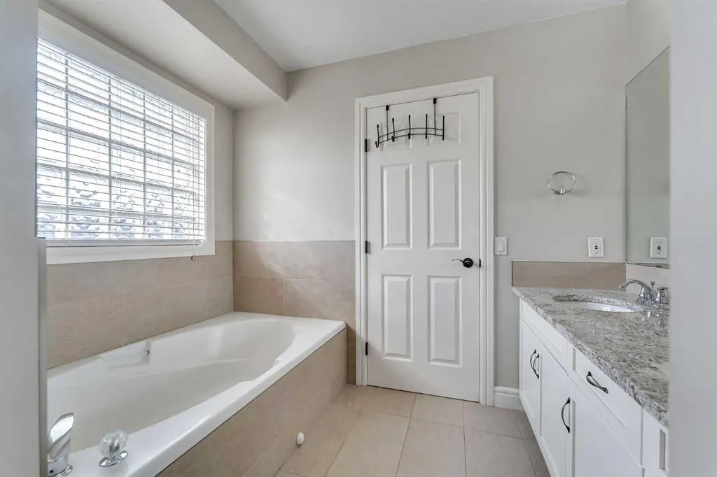 202 Coral Reef Manor NE