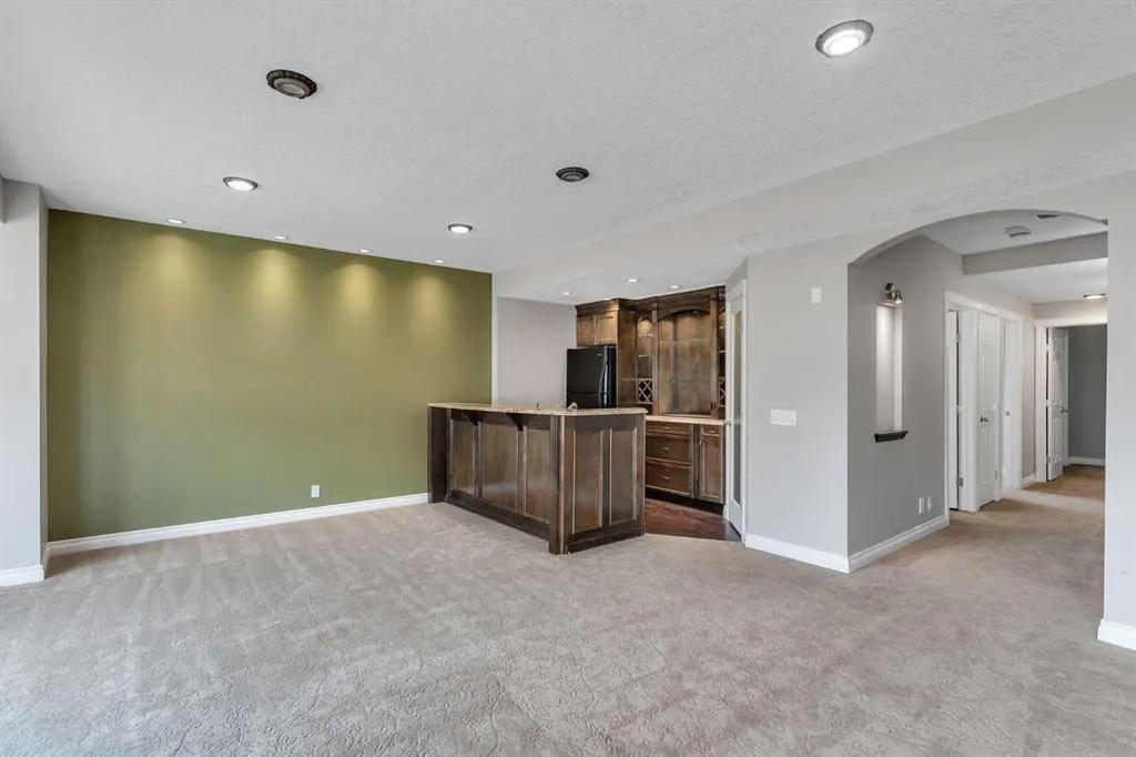 202 Coral Reef Manor NE