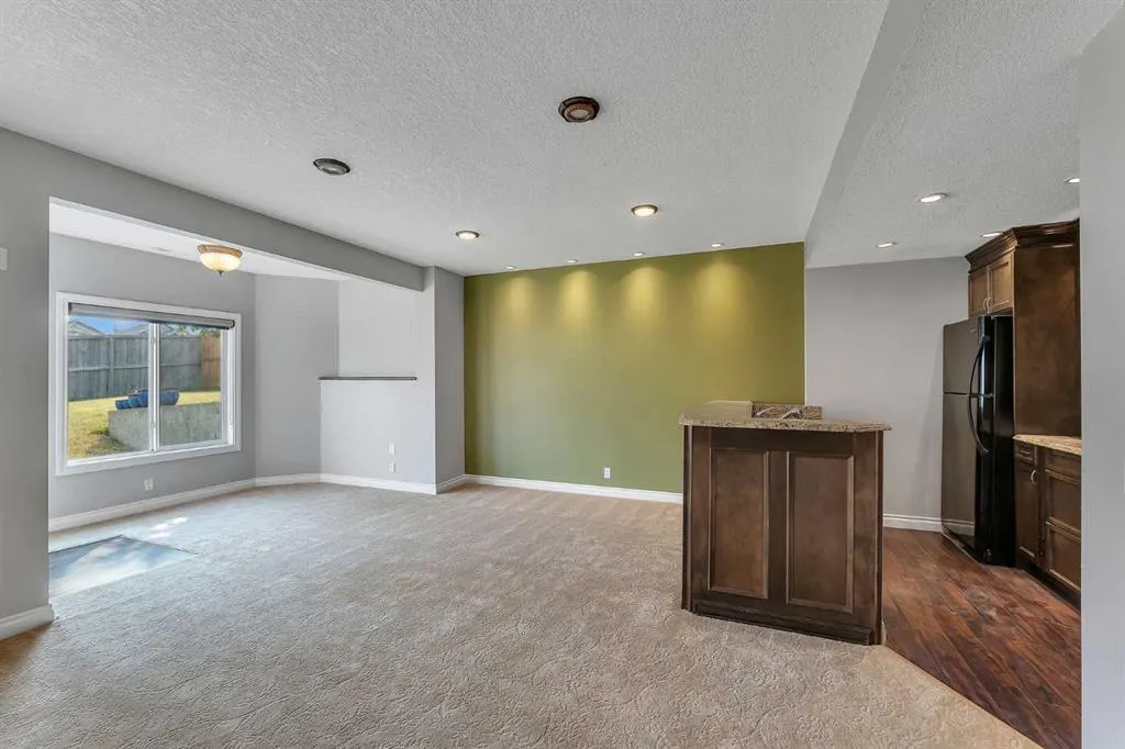 202 Coral Reef Manor NE