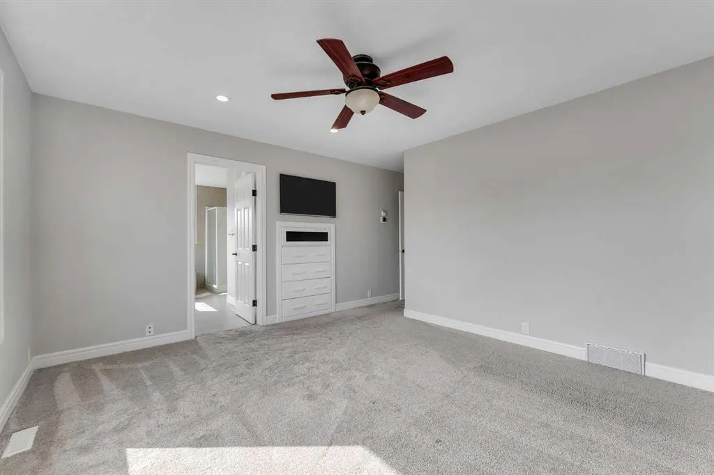 202 Coral Reef Manor NE