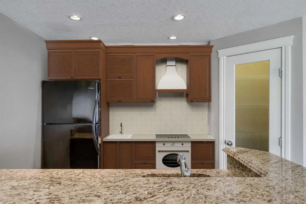 202 Coral Reef Manor NE